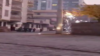 Kablolardaki patlamaları havai fişek gösterisi izler gibi izlediler