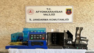 Kaçak makaron dolumu yapan makineleri satmaya çalışırken jandarmaya yakalandılar