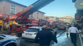 Kadıköyde ahşap binada yangın