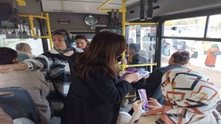 Kadına yönelik şiddetle mücadele için otobüslerde broşür dağıtıldı
