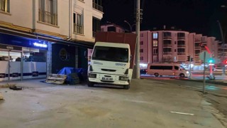 Kaldırıma park eden kamyona 691 lira ceza kesildi