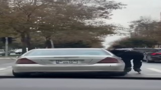 Kaldırımda araç kullanan sürücü yakalandı