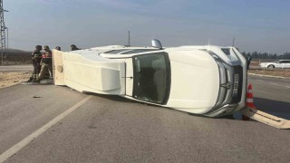 Kamyonetle, otomobilin çarpıştığı kazada: 3 kişi yaralandı