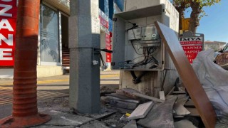 Kapağı bulunmayan elektrik dağıtım panosu tehlike saçıyor