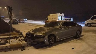 Kar yağışı kazaya neden oldu: 3 yaralı