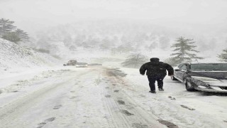 Karda kalan 60 araç kurtarıldı