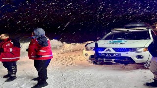 Karda mahsur kalan vatandaşların imdadına AFAD ve UMKE yetişti