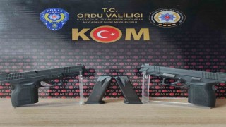 Kargo gönderisinde ruhsatsız tabancalar ele geçirildi