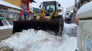 Karlıovada karla mücadele çalışmaları