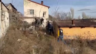 Karsta düzensiz göçmenler kaçtı, polis kovaladı