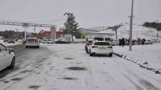 Karsta yollar buz pistine döndü