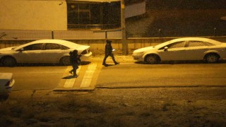 Kastamonuda şehir merkezine mevsimin ilk karı düştü