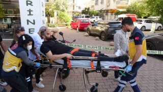 Kavgayı ayırmak isteyen gence Sen niye karışıyorsun kurşunu