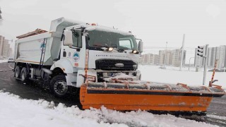 Kayseride kar temizleme ve tuzlama çalışması devam ediyor