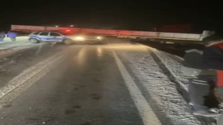 Kayseride tır ve otomobil çarpıştı: 2 kilometrelik kuyruk oluştu