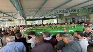 Kazada ölen üniversiteli kız öğrenci gözyaşları içinde toprağa verildi
