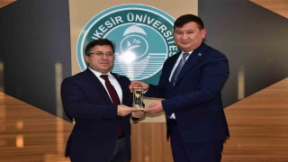 Kazakistan Başkonsolosundan, Balıkesir Üniversitesine ziyaret