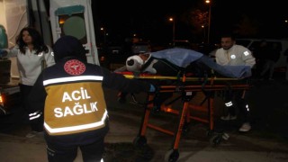 Kazaya yardım için durdu, otomobilin çarpması sonucu yaralandı