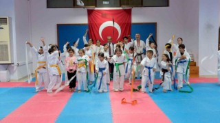 Kemer Belediye karate takımı kuşak atladı