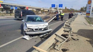 Keşanda demir bariyere çarpan otomobilin sürücüsü yaralandı