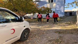 Kızılaydan ihtiyaç sahibi ailelere kıyafet ve gıda desteği