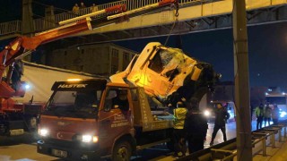 Kocaelide 2 tırın karıştığı kazada kupa koptu: Sürücü ağır yaralandı