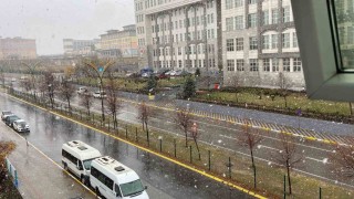 Kocaeline beklenen kar geldi