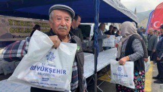 Koçarlıda vatandaşlar Büyükşehirin fideleri ile buluştu