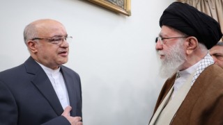 Komada olduğu iddia edilen İran Dini Lideri Hamaney, İranın Beyrut Büyükelçisi Amani ile görüştü