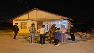 Kontrolden çıkan araç gecekonduya daldı, ortalık savaş alanına döndü: 3 yaralı