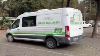 Kontrolden çıkan otomobil duvara çarptı genç kız hayatını kaybetti