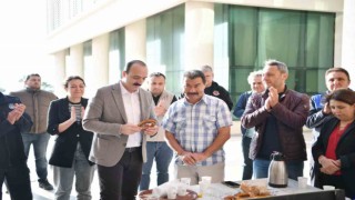 Konyaaltında ‘Yarım maaş, yarım simit eylemi