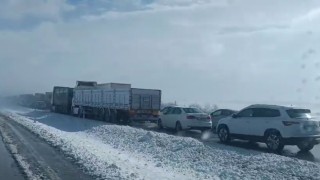 Konyada kar, tipi ve buzlanma ulaşımı aksatıyor