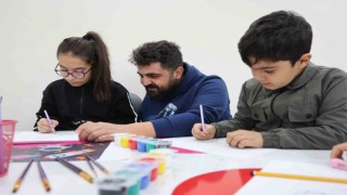 Küçük çocuklar, savaş ve afetlerin olmadığı bir dünyayı resmetti