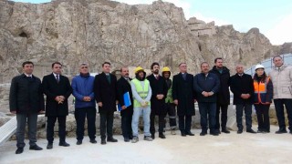 Kültür ve Turizm Bakan Yardımcısı Mumcu Eski Van Şehrini gezdi