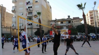 Kumlucada öğretmenler arası voleybol turnuvası düzenlendi