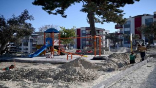 Kuşadası Belediyesi Değirmenderede park yenileme çalışmasına başladı