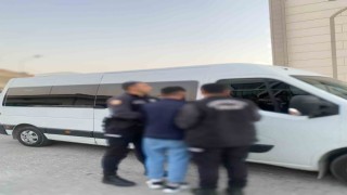 Kuşadasında çeşitli suçlardan aranan şüpheli yakalandı