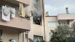 Kuşadasında elektrikli battaniye evi yaktı