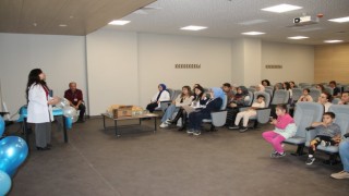 Kütahya Şehir Hastanesinde diyabetli çocuk ve ailelerine diyabet eğitimi