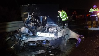 Kütahya'da otomobil ile iş makinası çarpıştı: 1 ölü, 4 yaralı