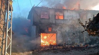 Kütahyadaki yangında 7 ev ve 4 hayvan barınağı kül oldu