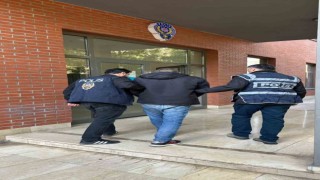 Kuyumcudan hırsızlık anı güvenlik kamerasına yansıdı