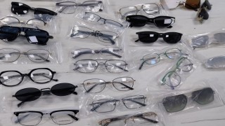 Lambalar arasında gizlenen 214 bin 760 gözlük ve aksesuar yakalandı