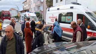 Lastiği patlayarak kontrolden çıkan motosiklet kadına çarptı: 2 yaralı