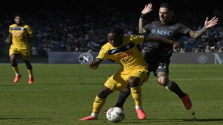 Lider Napoliye, Atalantadan çelme