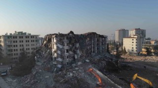 Malatyada 5 katlı bina korna sesi ile yıkıldı