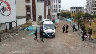 Malatyada tadilat yapılan binada iskele çöktü: 2 ölü