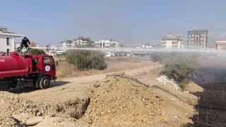 Manavgatta çalılık yangını, evlere ulaşmadan söndürüldü