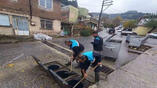 Manisa Büyükşehir ve MASKİ ekipleri şiddetli yağış ve fırtınaya karşı sahada